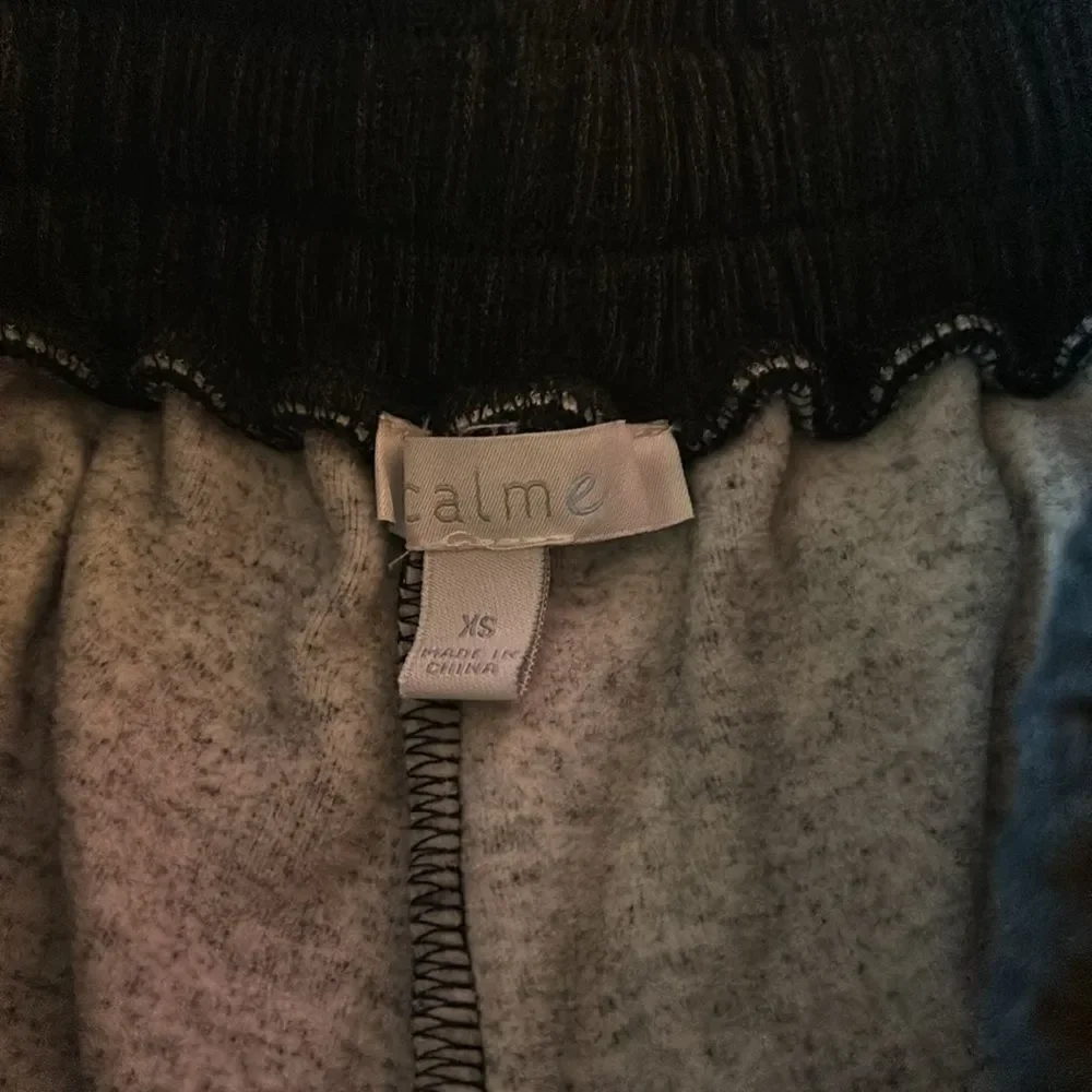 Calme by Johnny Was grey lounge shorts, size XS.